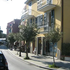 casa-rita.hotelitalianriviera.com/