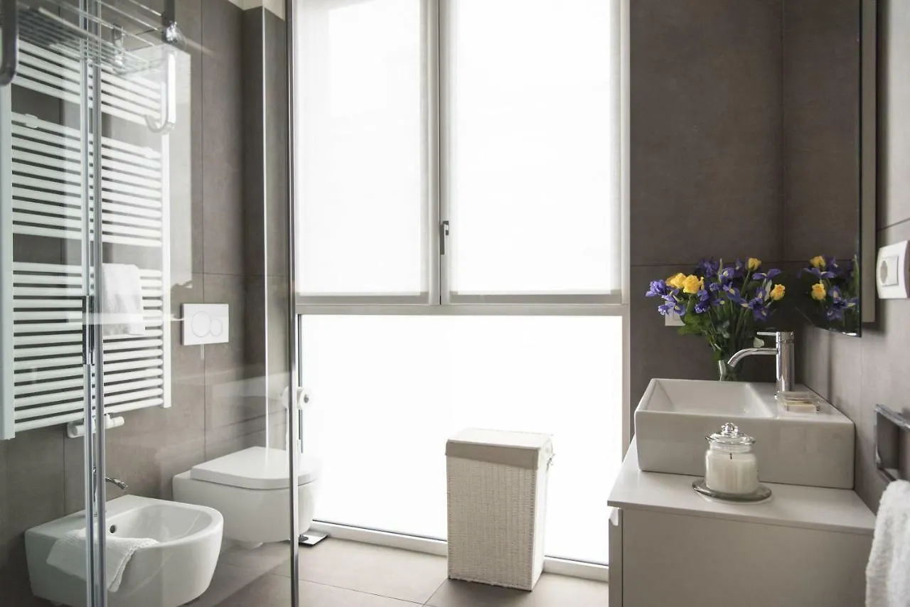 Design & New Center Apartments Milano 0*,  Italia