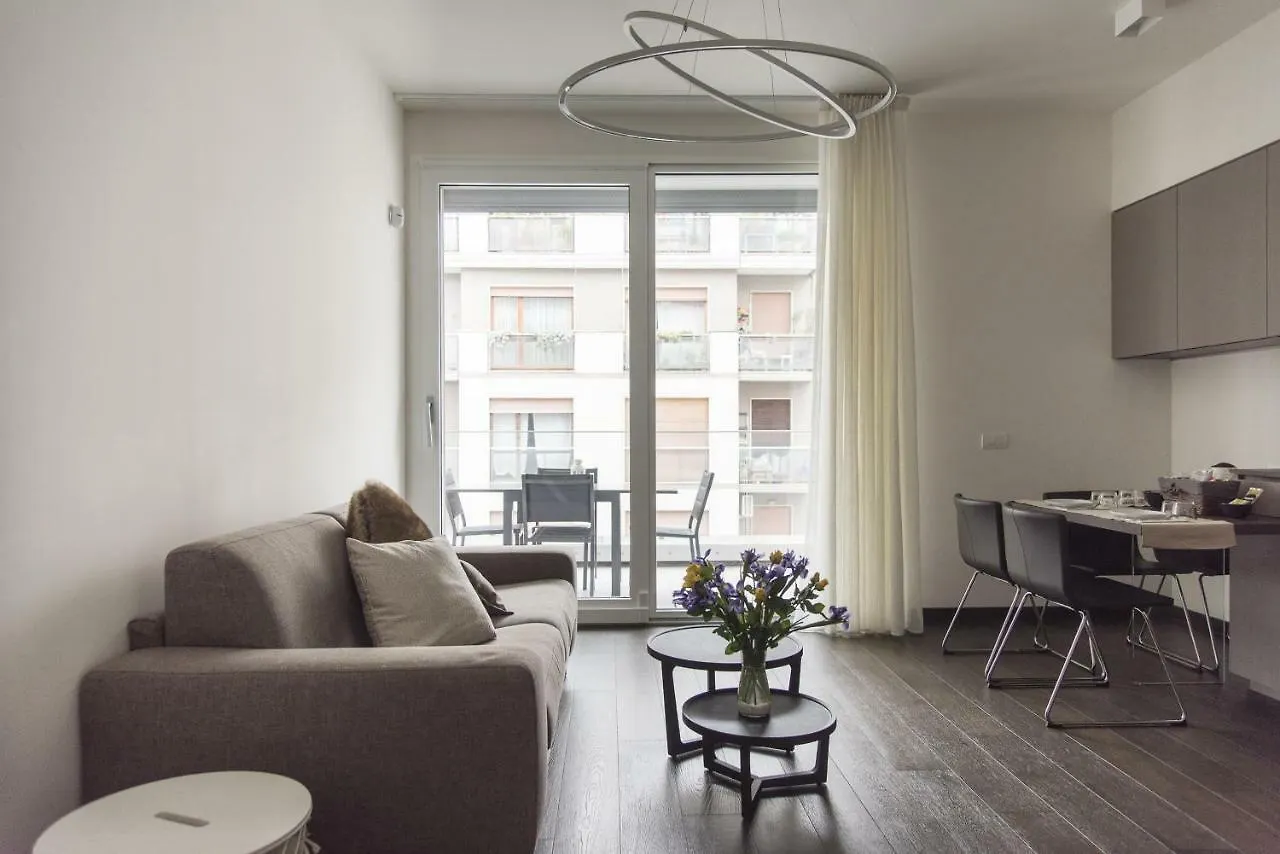 Design & New Center Apartments Milano 0*,  Italia